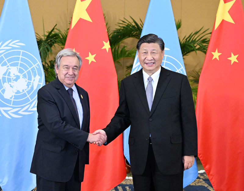 当地时间11月16日下午，国家主席习近平在印度尼西亚巴厘岛会见联合国秘书长古特雷斯。