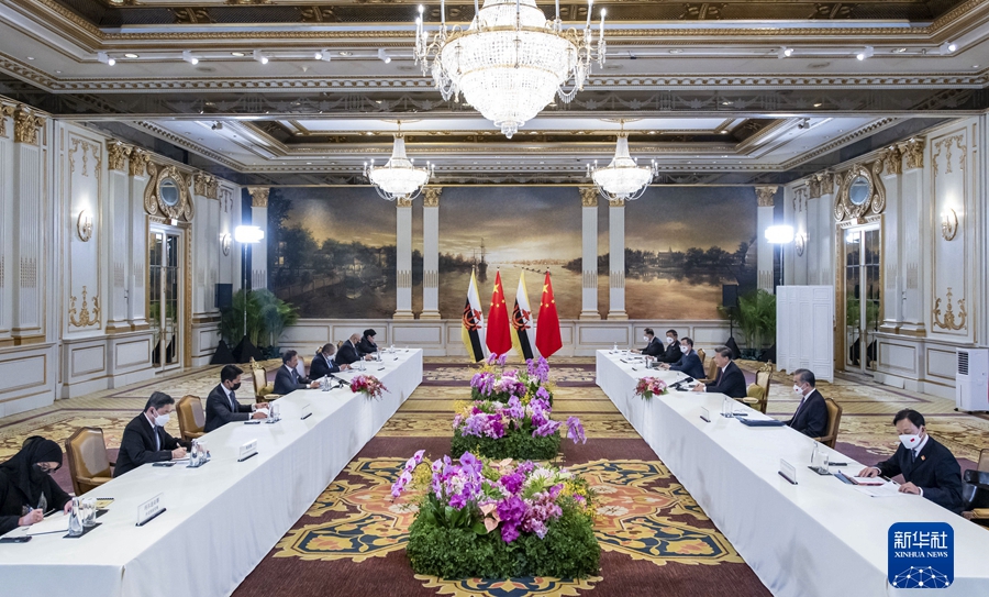 当地时间11月18日下午，国家主席习近平在泰国曼谷会见文莱苏丹哈桑纳尔。