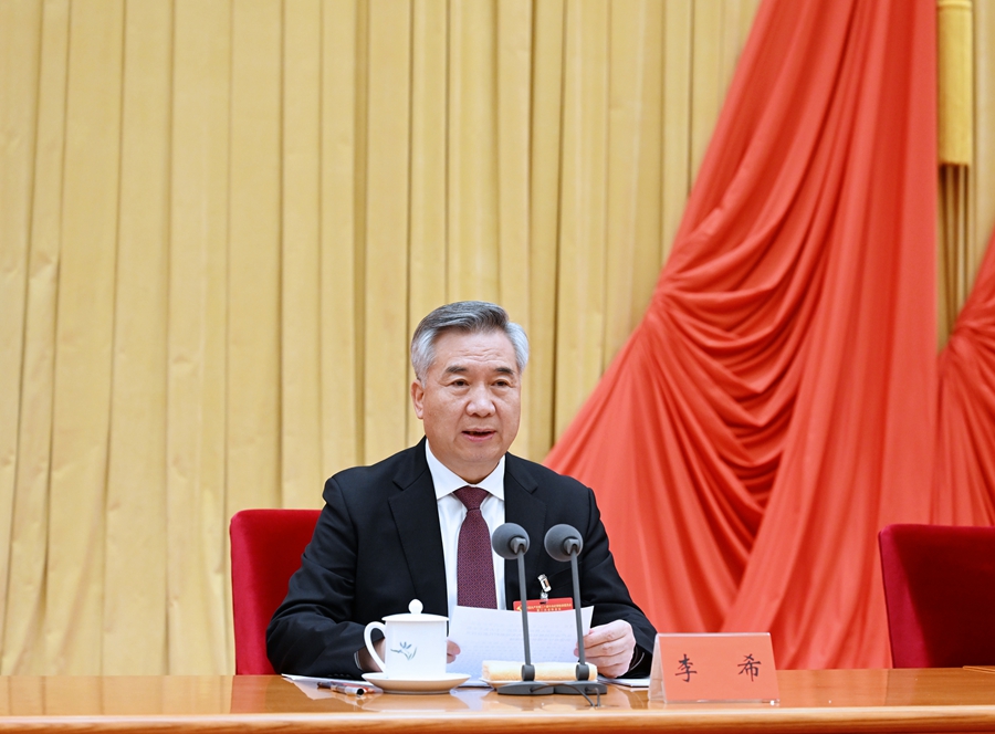 1月9日，中国共产党第二十届中央纪律检查委员会第二次全体会议在北京开幕。中共中央政治局常委、中央纪律检查委员会书记李希代表中央纪律检查委员会常务委员会作题为《深入学习贯彻党的二十大精神，在新征程上坚定不移推进全面从严治党》的工作报告。（张领 摄）