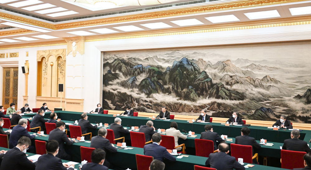 1月16日，中共中央总书记、国家主席、中央军委主席习近平在北京人民大会堂同党外人士座谈并共迎新春。汪洋、王沪宁、丁薛祥等出席。