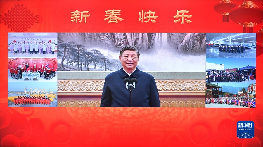 1月18日，中共中央总书记、国家主席、中央军委主席习近平在北京通过视频连线看望慰问基层干部群众，向全国各族人民致以新春的美好祝福。