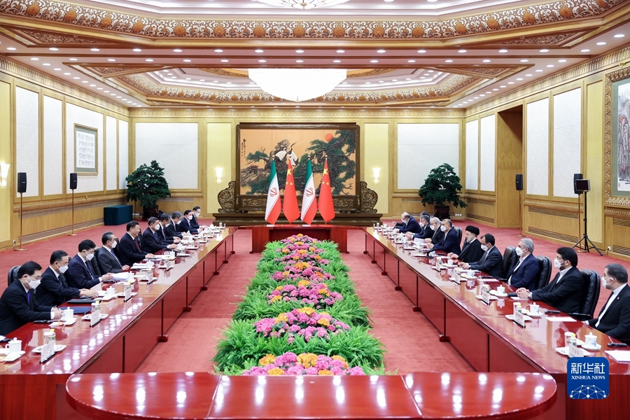 2月14日，国家主席习近平在北京人民大会堂同来华进行国事访问的伊朗总统莱希举行会谈。