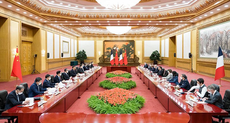 4月6日下午，国家主席习近平在北京人民大会堂同来华进行国事访问的法国总统马克龙举行会谈。