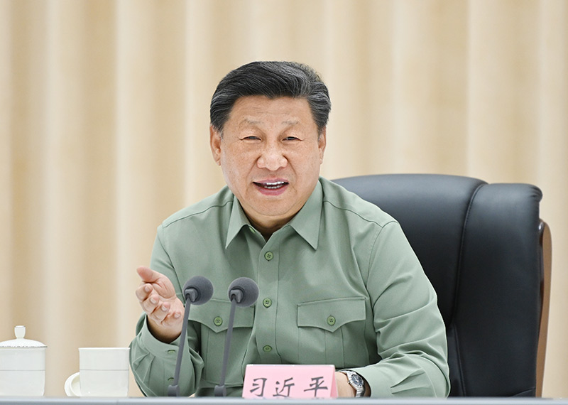 6月7日，中共中央总书记、国家主席、中央军委主席习近平在内蒙古调研边境管控和边防部队建设情况，代表党中央和中央军委，向驻内蒙古边防部队全体同志致以诚挚问候。这是习近平听取有关情况汇报后发表重要讲话。