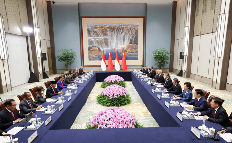 7月27日下午，国家主席习近平在成都会见来华出席第31届世界大学生夏季运动会开幕式并访华的印度尼西亚总统佐科。7月27日下午，国家主席习近平在成都会见来华出席第31届世界大学生夏季运动会开幕式并访华的印度尼西亚总统佐科。