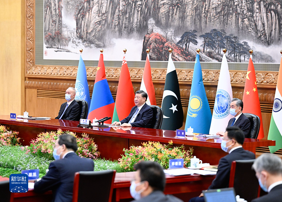 7月4日下午，国家主席习近平在北京以视频方式出席上海合作组织成员国元首理事会第二十三次会议并发表题为《牢记初心使命坚持团结协作实现更大发展》的重要讲话。