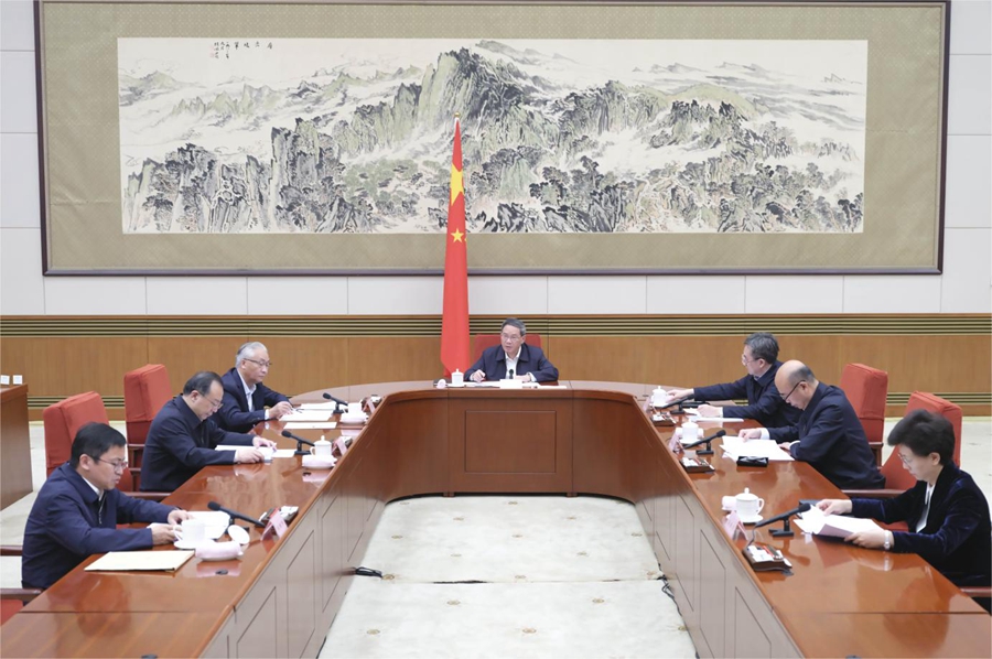 10月31日下午，国务院以“深入实施知识产权强国战略，有效支撑创新驱动发展”为主题，进行第四次专题学习。国务院总理李强主持专题学习。