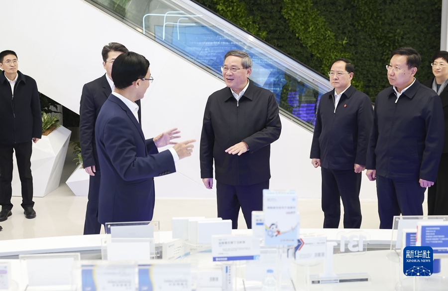 12月13日至15日，中共中央政治局常委、国务院总理李强在四川、重庆调研。这是12月13日，李强考察四川成都天府国际生物城，了解生物医药产业创新情况。