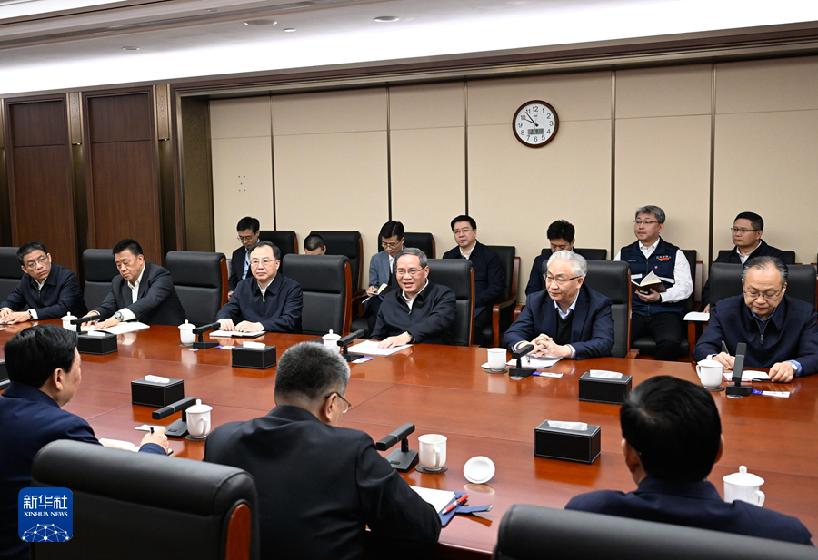 2月9日上午，中共中央政治局常委、国务院总理李强来到应急管理部，检查指导春运服务保障和重点行业领域安全管理工作。