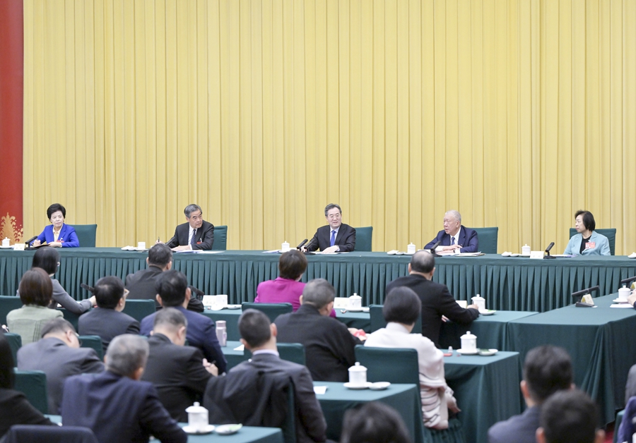 3月6日，中共中央政治局常委、国务院副总理丁薛祥参加全国政协十四届二次会议港澳地区全国政协委员联组会。
