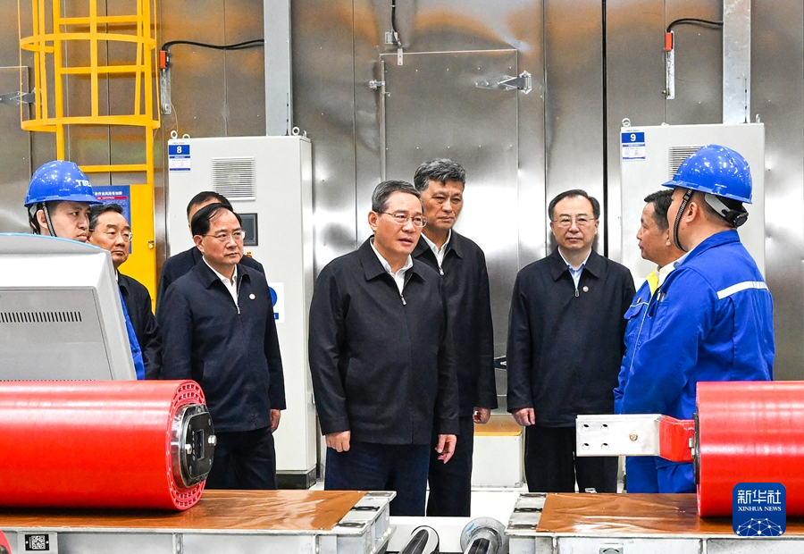 5月7日至9日，中共中央政治局常委、国务院总理李强在新疆调研。这是5月8日，李强在特变电工调研，详细了解企业生产研发、市场开拓等情况。