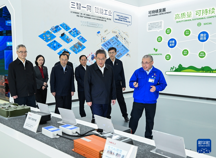 5月10日,中共中央政治局常委、国务院总理李强在安徽调研。这是李强在安徽叉车集团有限责任公司听取企业发展历程、项目布局等介绍,察看产品展示,详细询问产品性能、研发投入、市场销售等情况。 5月10日,中共中央政治局常委、国务院总理李强在安徽调研。这是李强在安徽叉车集团有限责任公司听取企业发展历程、项目布局等介绍,察看产品展示,详细询问产品性能、研发投入、市场销售等情况。