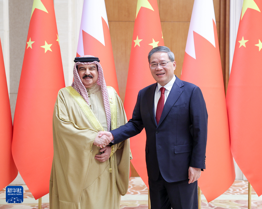 5月31日上午，国务院总理李强在北京钓鱼台国宾馆会见来华国事访问并出席中国－阿拉伯国家合作论坛第十届部长级会议开幕式的巴林国王哈马德。