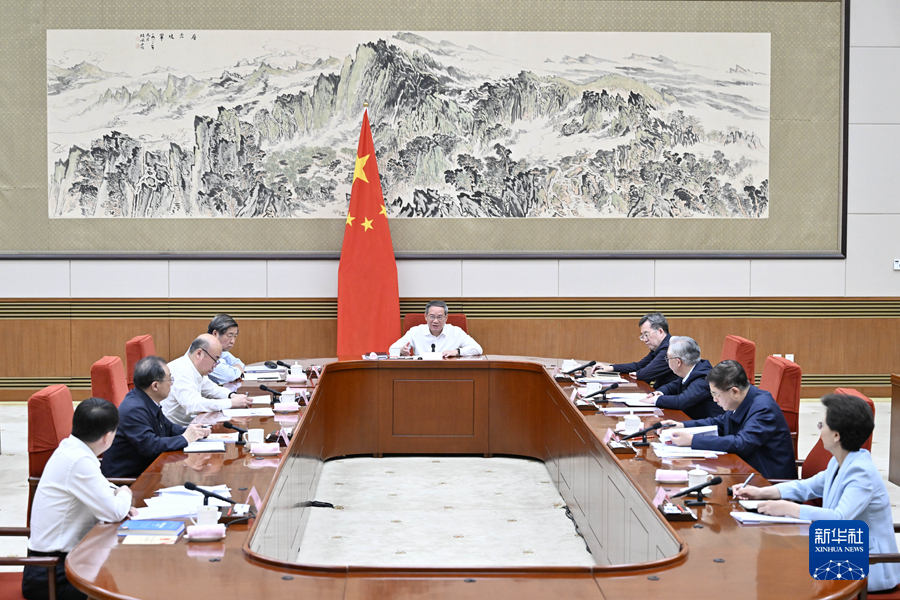 6月5日上午，国务院以“深入贯彻实施国务院组织法，扎实推进法治政府建设”为主题，进行第八次专题学习。国务院总理李强主持学习。