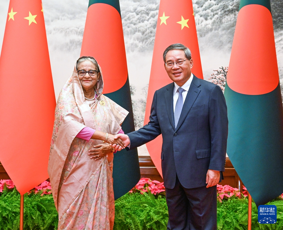 7月10日上午,国务院总理李强在北京人民大会堂同来华进行正式访问的孟加拉国总理哈西娜举行会谈。 7月10日上午,国务院总理李强在北京人民大会堂同来华进行正式访问的孟加拉国总理哈西娜举行会谈。