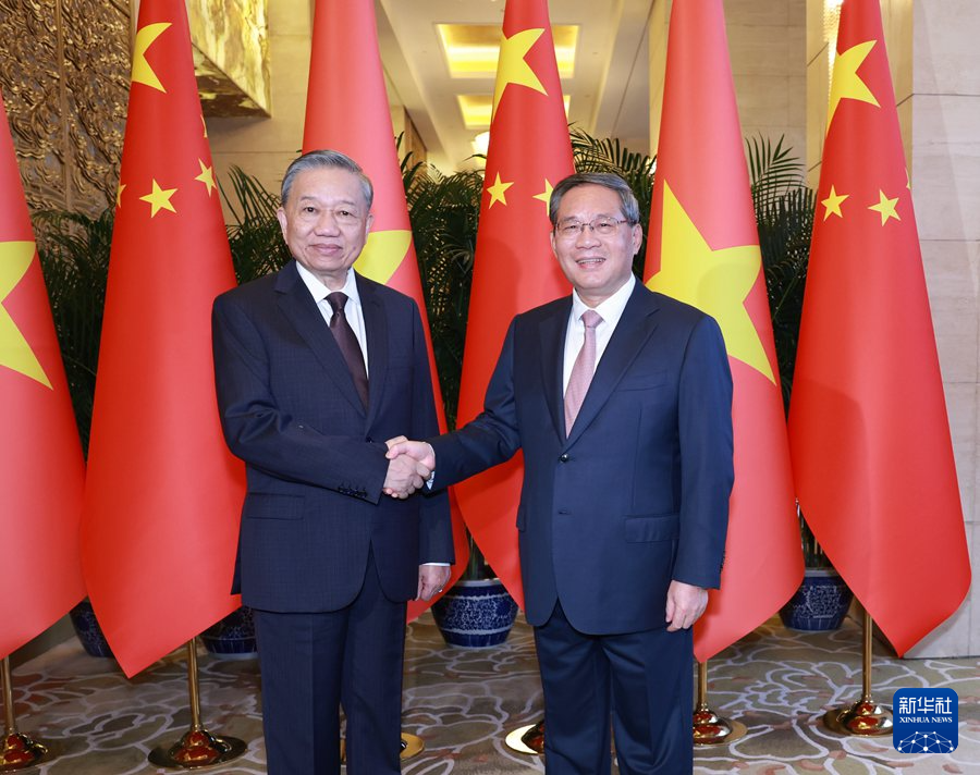 8月19日下午，国务院总理李强在北京钓鱼台国宾馆会见来华进行国事访问的越共中央总书记、国家主席苏林。