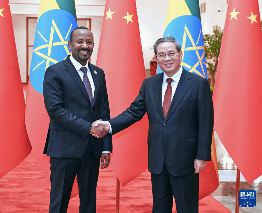 9月5日下午，国务院总理李强在北京人民大会堂同来华出席中非合作论坛北京峰会并进行正式访问的埃塞俄比亚总理阿比举行会谈。