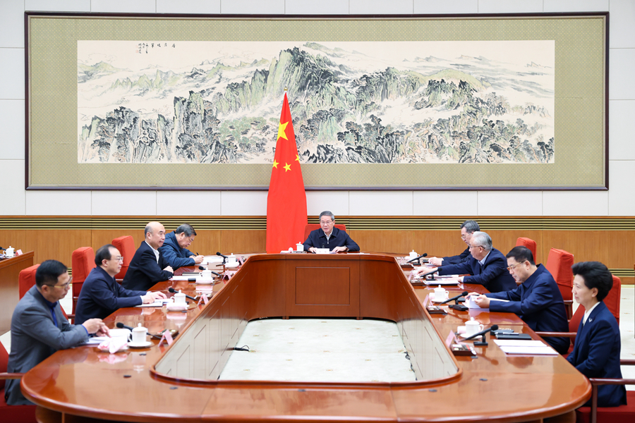 12月16日，国务院以“加快落实行政裁量权基准制度，进一步提升行政执法规范化水平”为主题，进行第十一次专题学习。国务院总理李强主持学习。
