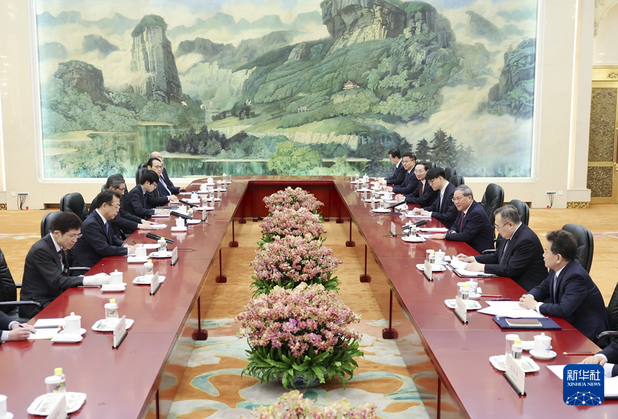 1月15日，中共中央政治局常委、国务院总理李强在北京人民大会堂会见由日本自民党干事长森山裕、公明党干事长西田实仁率领的日本执政党代表团。