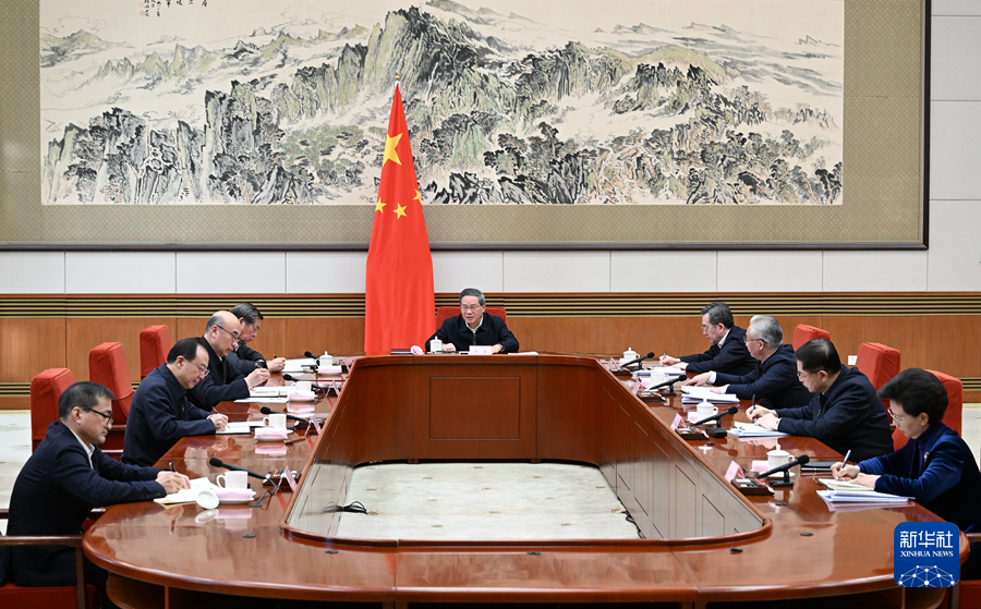 2月20日，国务院以“坚持促消费和惠民生相结合，大力提振消费扩大国内需求”为主题，进行第十二次专题学习。国务院总理李强主持学习。