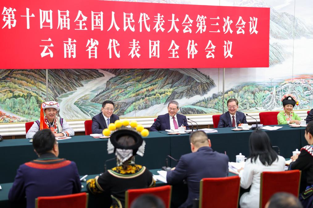 3月5日下午，中共中央政治局常委、国务院总理李强来到他所在的云南代表团，同代表们一起审议政府工作报告。