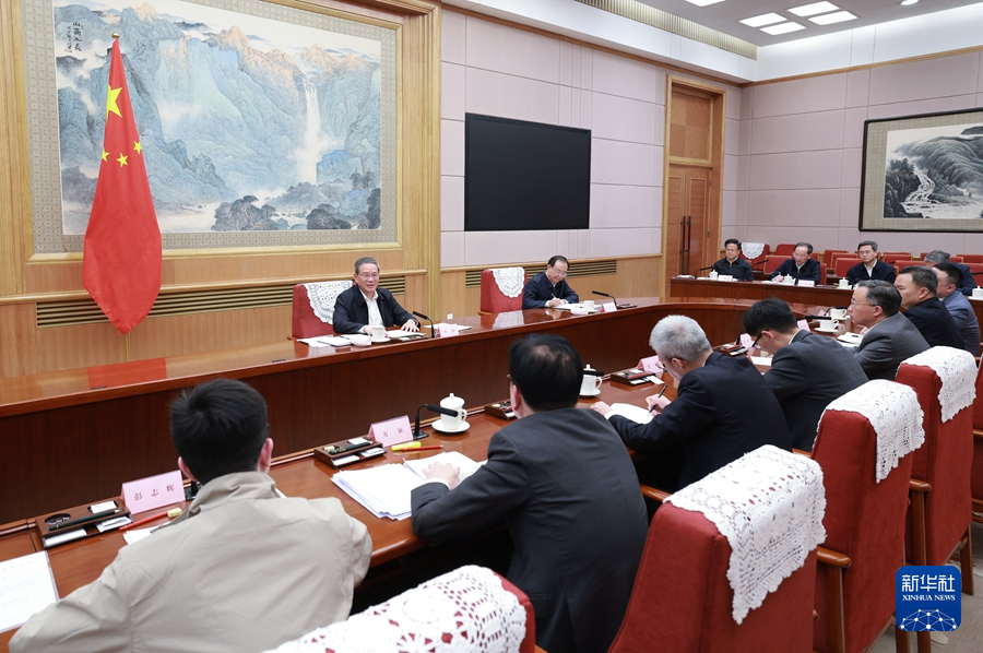 4月9日下午，中共中央政治局常委、国务院总理李强主持召开经济形势专家和企业家座谈会，听取对当前经济形势和下一步经济工作的意见建议。