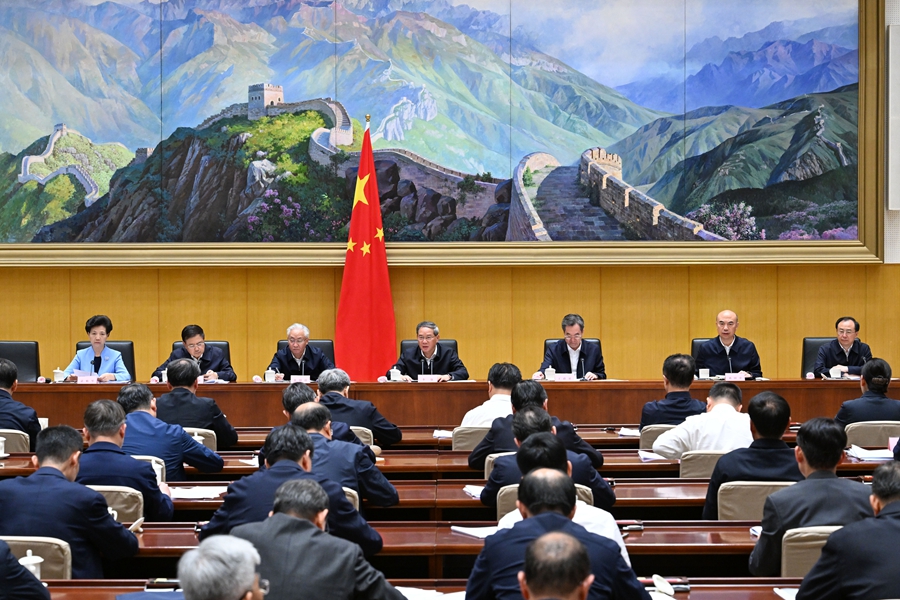 5月15日，国务院召开做强国内大循环工作推进会，中共中央政治局常委、国务院总理李强出席会议并讲话。中共中央政治局常委、国务院副总理丁薛祥主持会议。