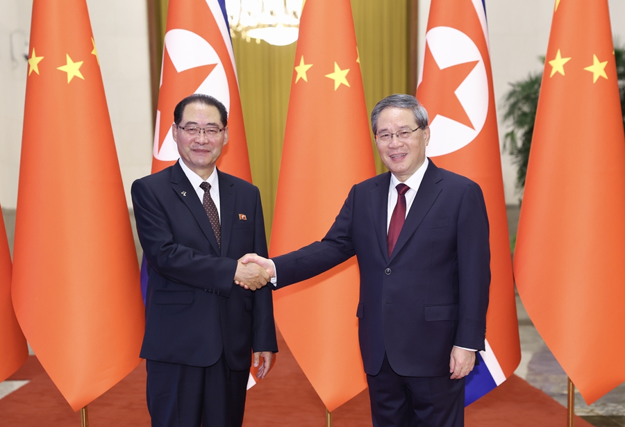7月11日上午,中共中央政治局常委、国务院总理李强在北京人民大会堂同来华进行正式访问的朝鲜劳动党中央政治局常委、国务委员会副委员长、内阁总理朴泰成举行会谈。 7月11日上午,中共中央政治局常委、国务院总理李强在北京人民大会堂同来华进行正式访问的朝鲜劳动党中央政治局常委、国务委员会副委员长、内阁总理朴泰成举行会谈。