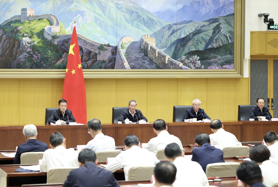 9月28日,国务院召开全国安全生产视频会议,中共中央政治局常委、国务院总理李强出席会议并讲话。 9月28日,国务院召开全国安全生产视频会议,中共中央政治局常委、国务院总理李强出席会议并讲话。